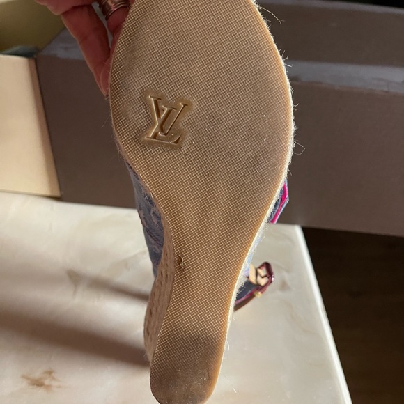 🆕 Louis Vuitton Monogrammed Denim Wedges - Picture 5 of 9